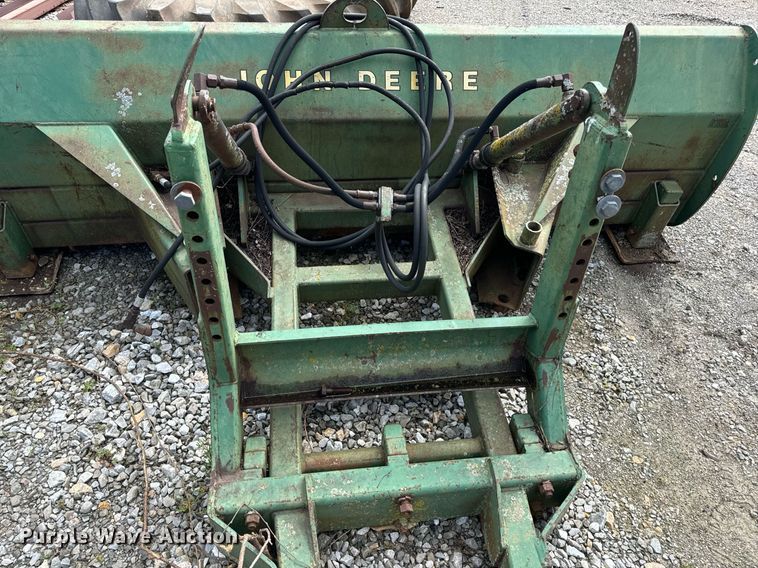 image for item DV1958 John Deere 00534 9' W blade