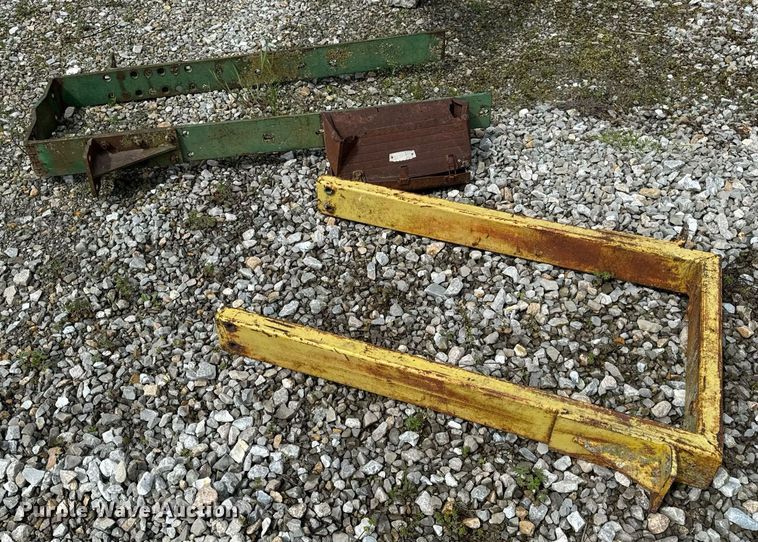 image for item DV1958 John Deere 00534 9' W blade