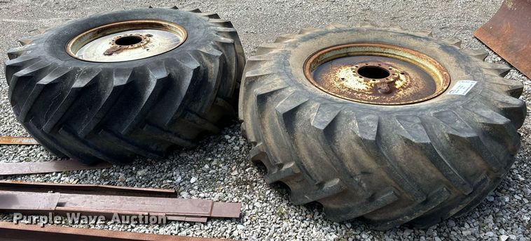 image for item DV1959 (2) 24.5-32 tires and wheels