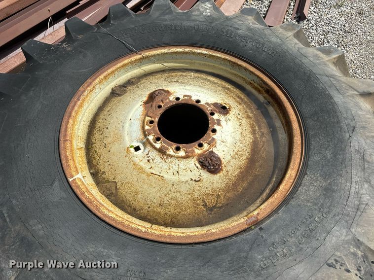 image for item DV1959 (2) 24.5-32 tires and wheels