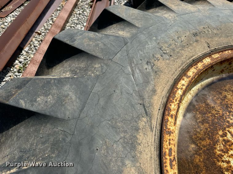 image for item DV1959 (2) 24.5-32 tires and wheels