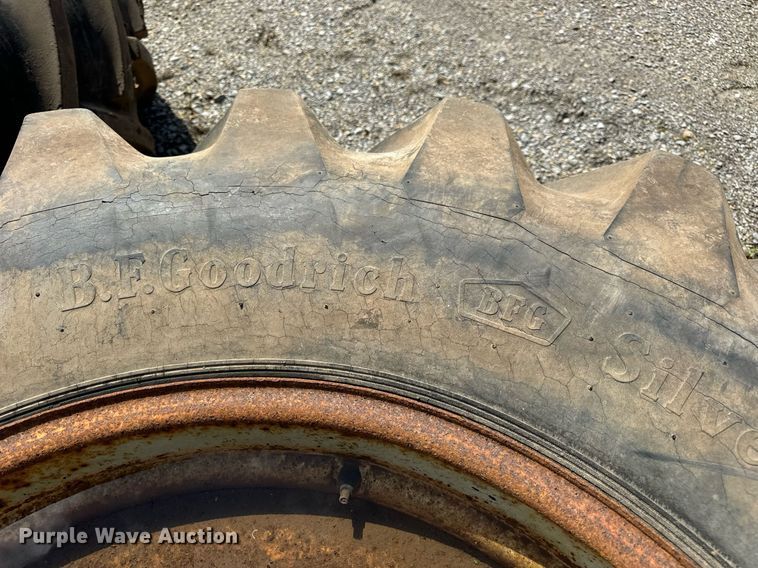 image for item DV1959 (2) 24.5-32 tires and wheels