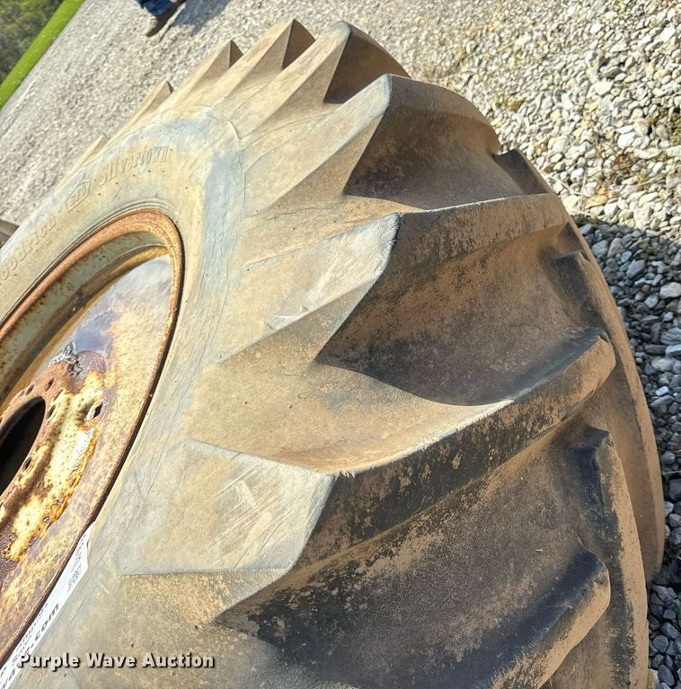 image for item DV1959 (2) 24.5-32 tires and wheels