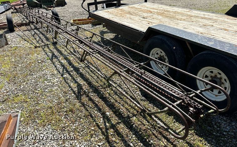 image for item DV1960 John Deere 200 hay bale elevator