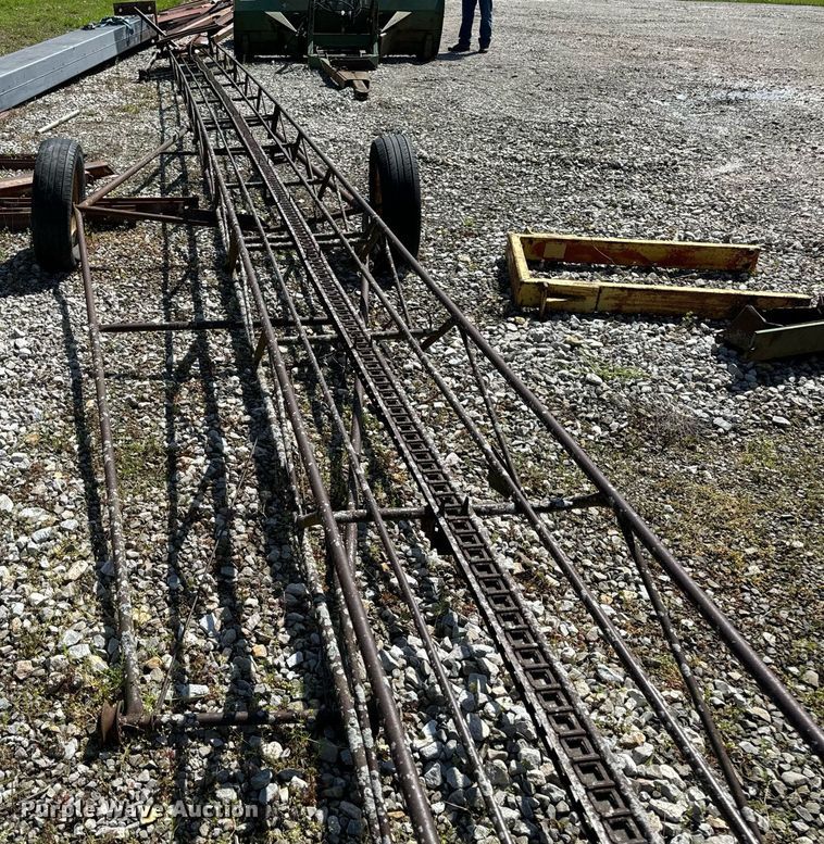 image for item DV1960 John Deere 200 hay bale elevator