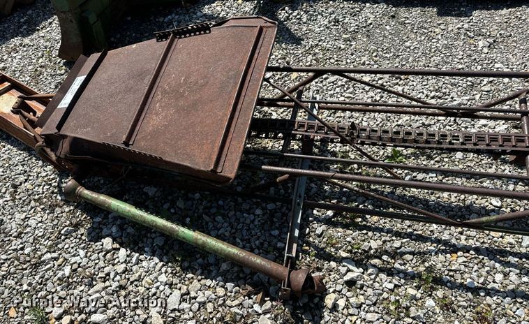 image for item DV1960 John Deere 200 hay bale elevator