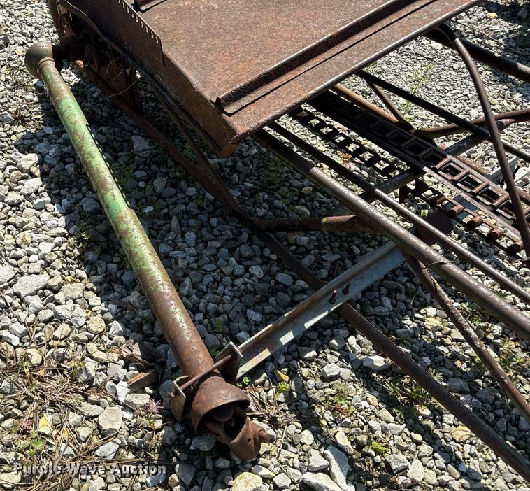 image for item DV1960 John Deere 200 hay bale elevator