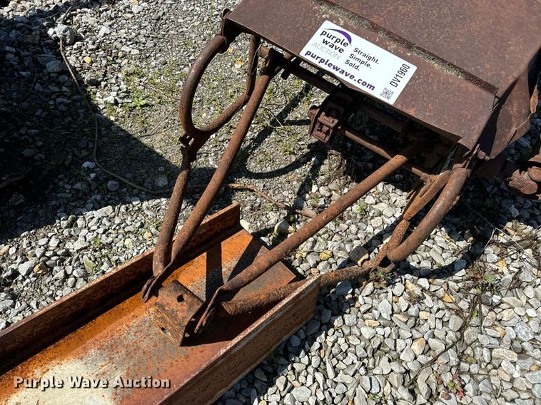 image for item DV1960 John Deere 200 hay bale elevator