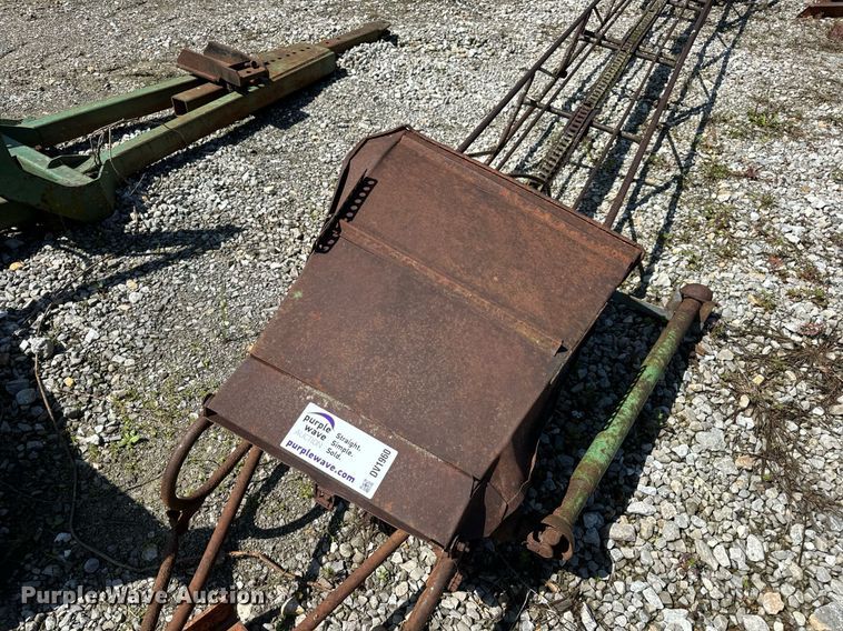 image for item DV1960 John Deere 200 hay bale elevator