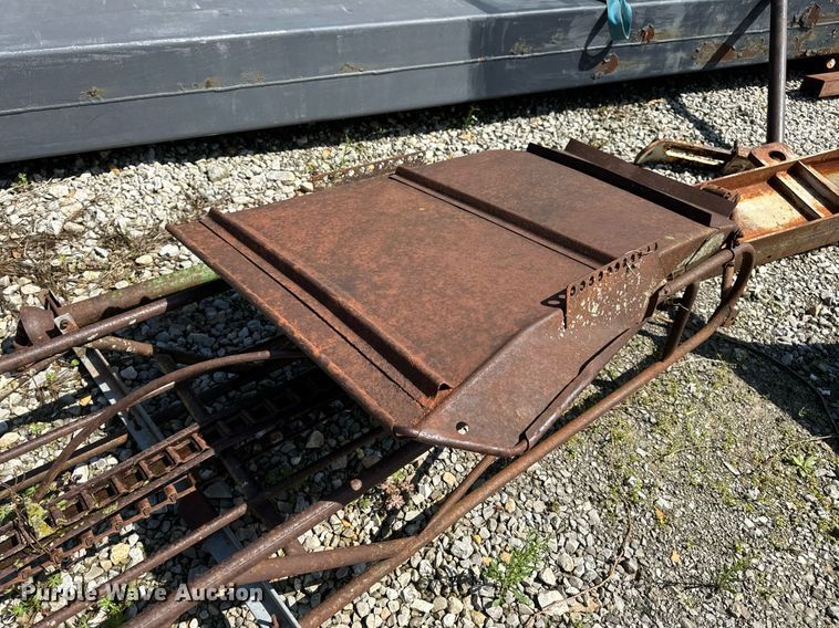 image for item DV1960 John Deere 200 hay bale elevator