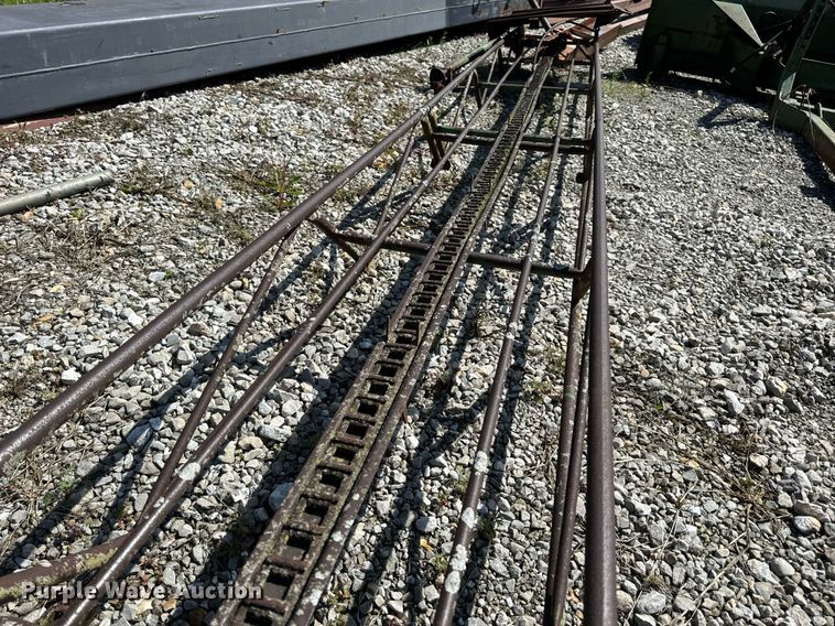 image for item DV1960 John Deere 200 hay bale elevator