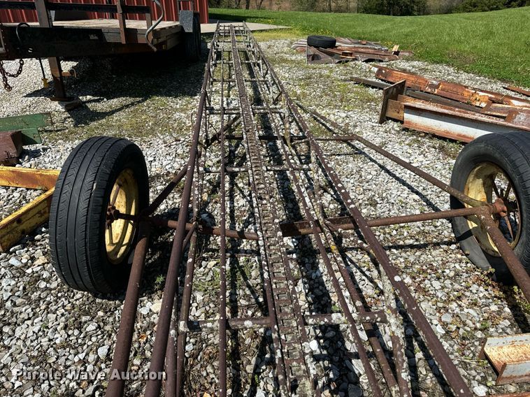 image for item DV1960 John Deere 200 hay bale elevator