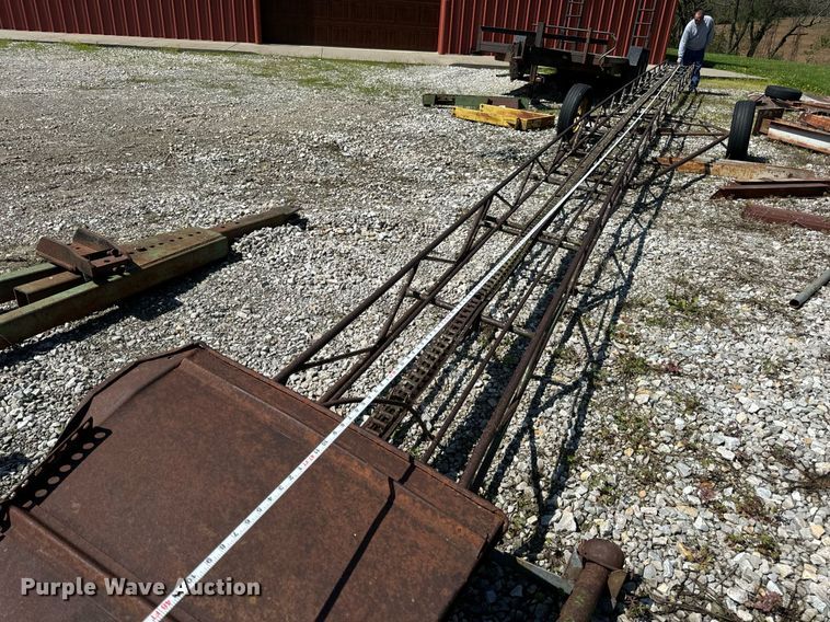 image for item DV1960 John Deere 200 hay bale elevator