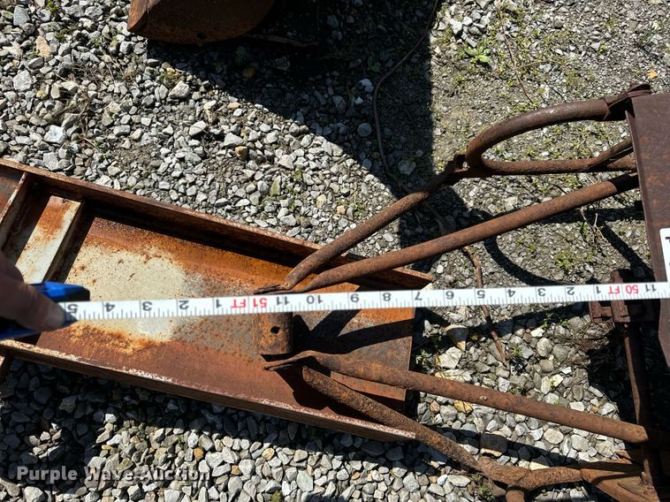 image for item DV1960 John Deere 200 hay bale elevator