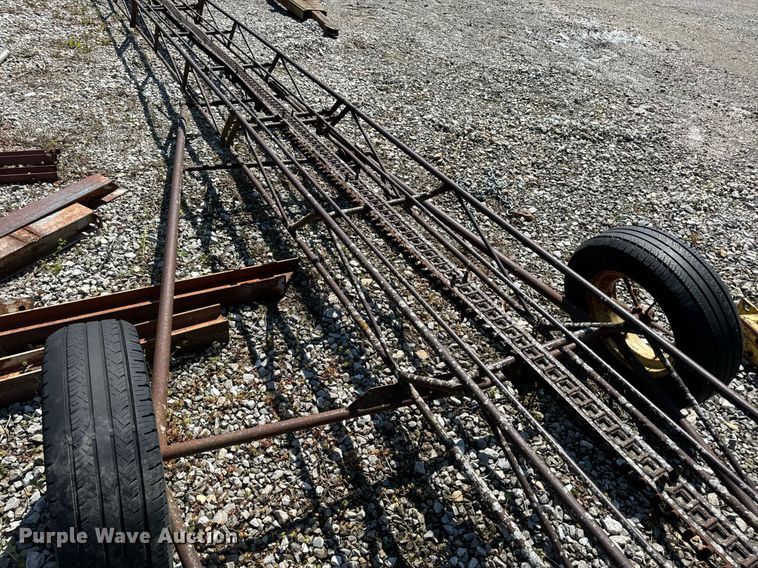 image for item DV1960 John Deere 200 hay bale elevator