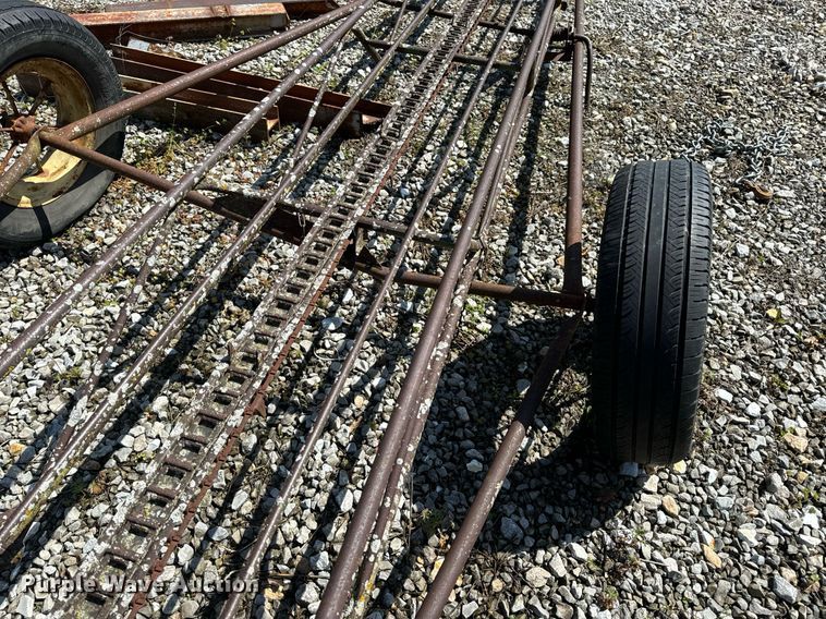 image for item DV1960 John Deere 200 hay bale elevator