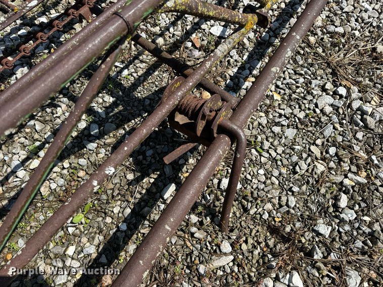 image for item DV1960 John Deere 200 hay bale elevator