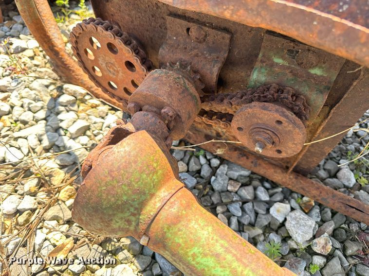 image for item DV1960 John Deere 200 hay bale elevator