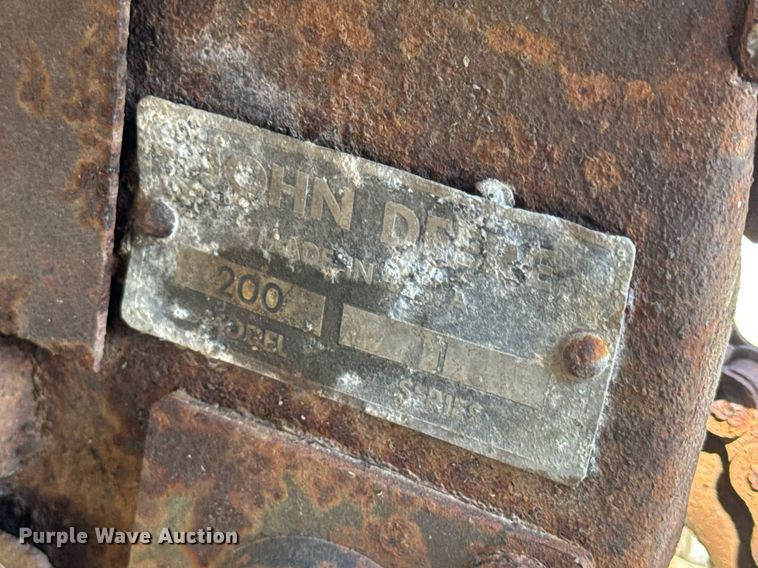 image for item DV1960 John Deere 200 hay bale elevator