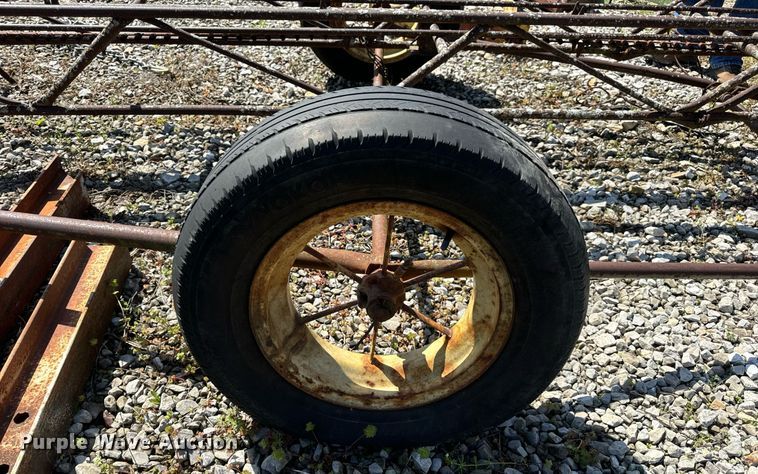 image for item DV1960 John Deere 200 hay bale elevator