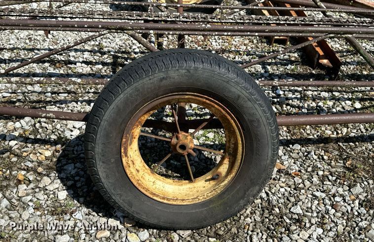 image for item DV1960 John Deere 200 hay bale elevator