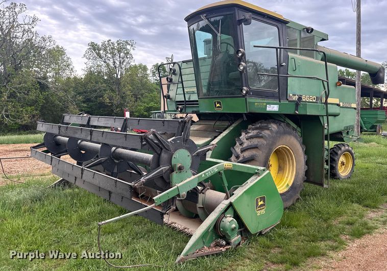 image for item DV4004 1981 John Deere 6620 Turbo combine