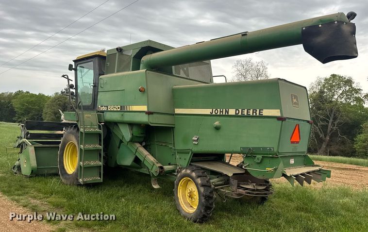 image for item DV4004 1981 John Deere 6620 Turbo combine
