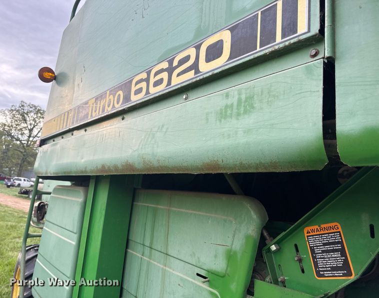 image for item DV4004 1981 John Deere 6620 Turbo combine
