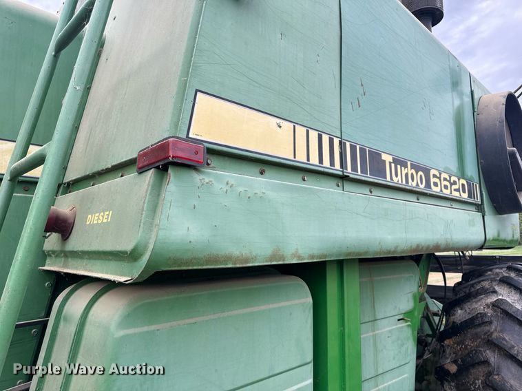 image for item DV4004 1981 John Deere 6620 Turbo combine