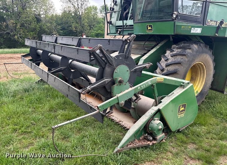 image for item DV4004 1981 John Deere 6620 Turbo combine