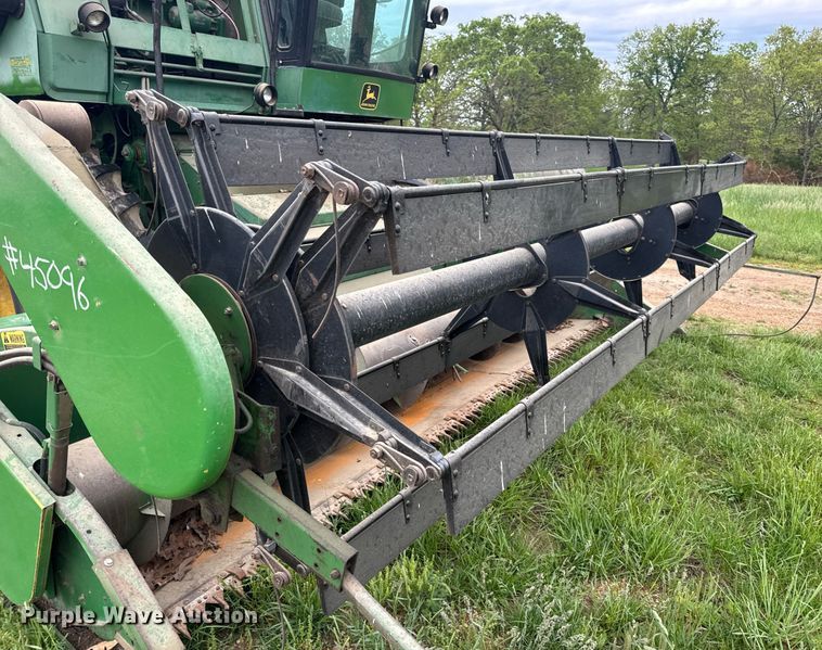 image for item DV4004 1981 John Deere 6620 Turbo combine