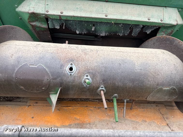 image for item DV4004 1981 John Deere 6620 Turbo combine