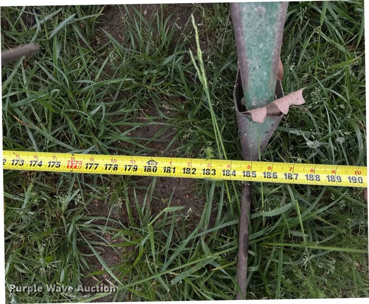 image for item DV4004 1981 John Deere 6620 Turbo combine