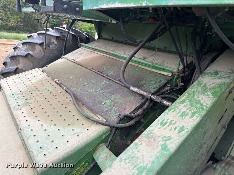 image for item DV4004 1981 John Deere 6620 Turbo combine