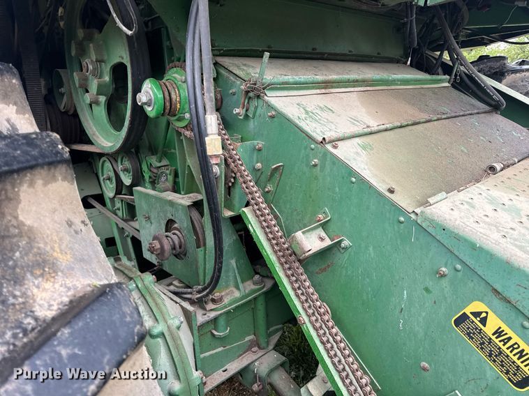 image for item DV4004 1981 John Deere 6620 Turbo combine