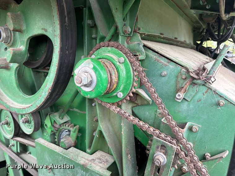 image for item DV4004 1981 John Deere 6620 Turbo combine