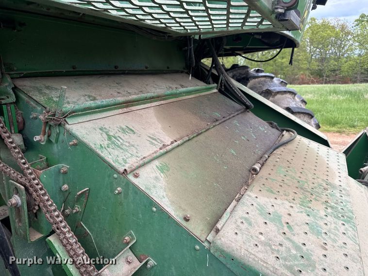 image for item DV4004 1981 John Deere 6620 Turbo combine