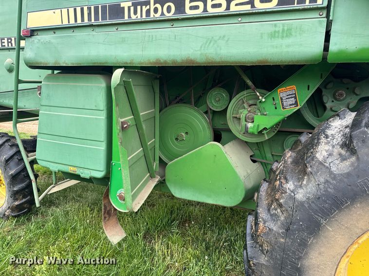 image for item DV4004 1981 John Deere 6620 Turbo combine