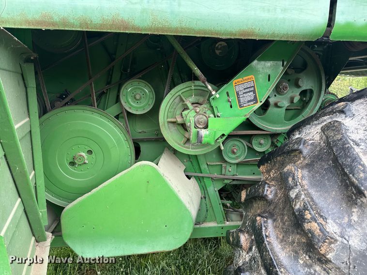 image for item DV4004 1981 John Deere 6620 Turbo combine