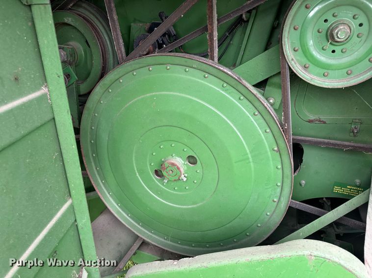 image for item DV4004 1981 John Deere 6620 Turbo combine