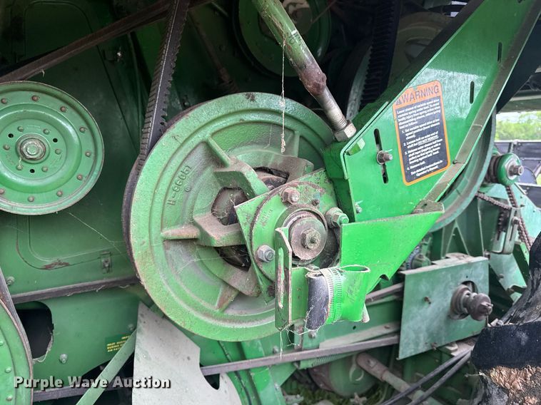 image for item DV4004 1981 John Deere 6620 Turbo combine