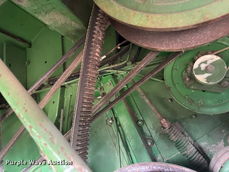 image for item DV4004 1981 John Deere 6620 Turbo combine