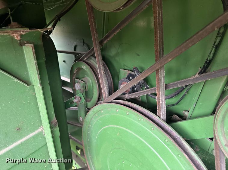 image for item DV4004 1981 John Deere 6620 Turbo combine
