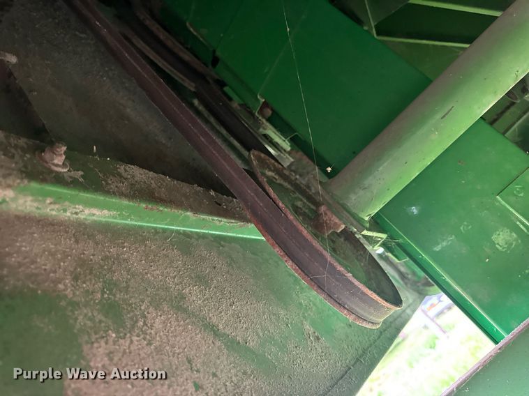 image for item DV4004 1981 John Deere 6620 Turbo combine