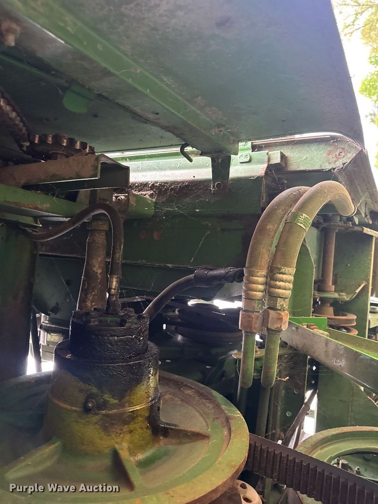 image for item DV4004 1981 John Deere 6620 Turbo combine