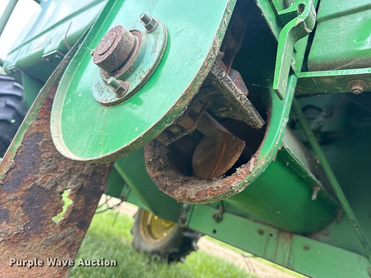 image for item DV4004 1981 John Deere 6620 Turbo combine