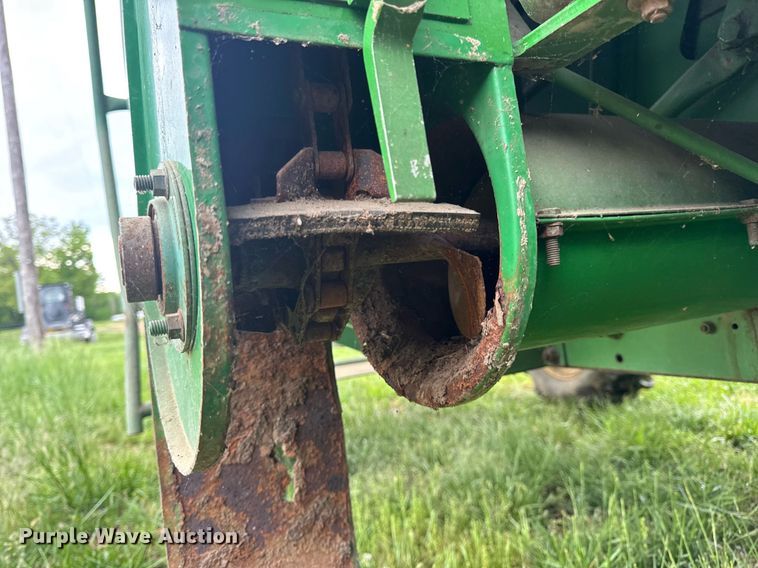 image for item DV4004 1981 John Deere 6620 Turbo combine