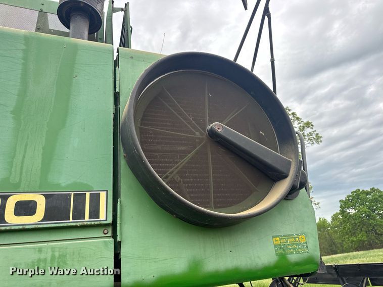 image for item DV4004 1981 John Deere 6620 Turbo combine