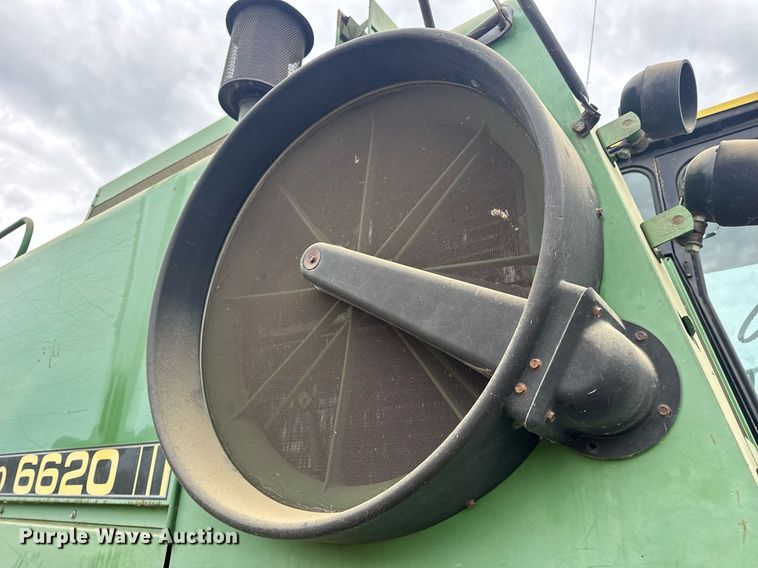 image for item DV4004 1981 John Deere 6620 Turbo combine