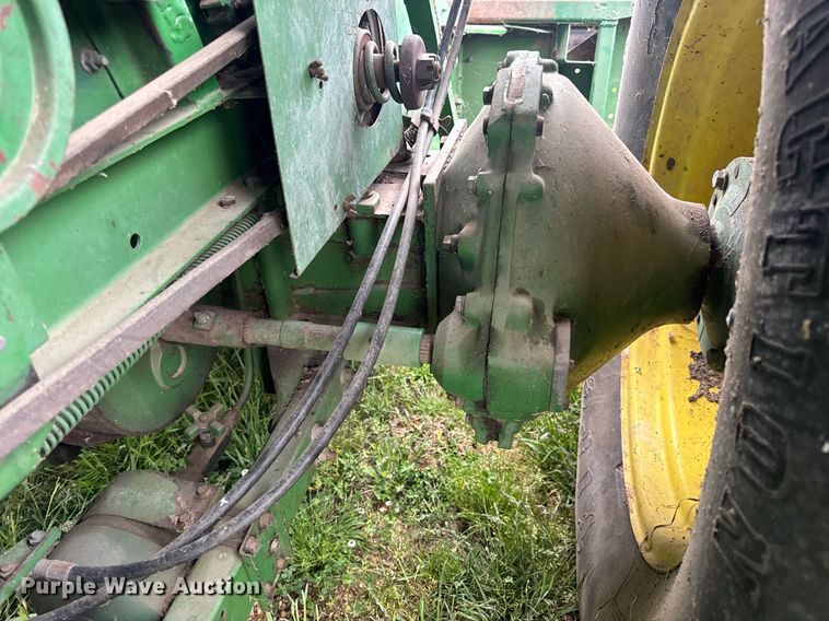 image for item DV4004 1981 John Deere 6620 Turbo combine